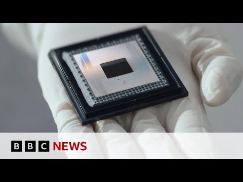 Google unveils &#039;mind-boggling&#039; quantum computing chip | BBC News